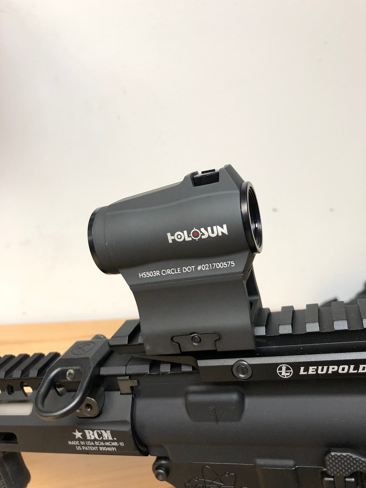 Обзор HOLOSUN HS503R. Закрытый коллиматор с поворотным переключателем